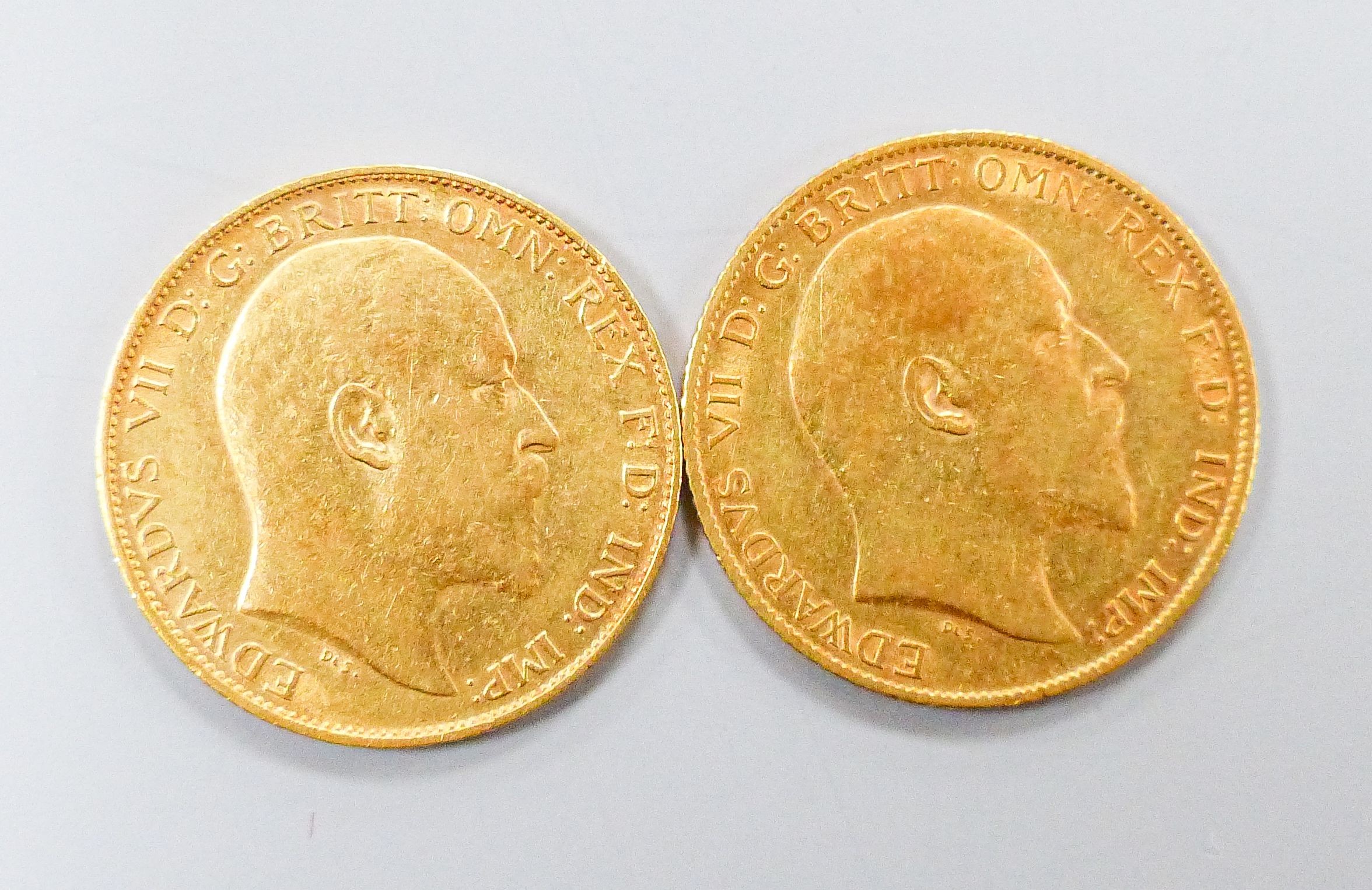 Two Edward VII gold half sovereigns, 1902 & 1907.